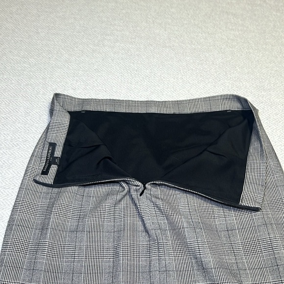 Banana Republic Mini Skirt, size 4 Petite. - Picture 5 of 10